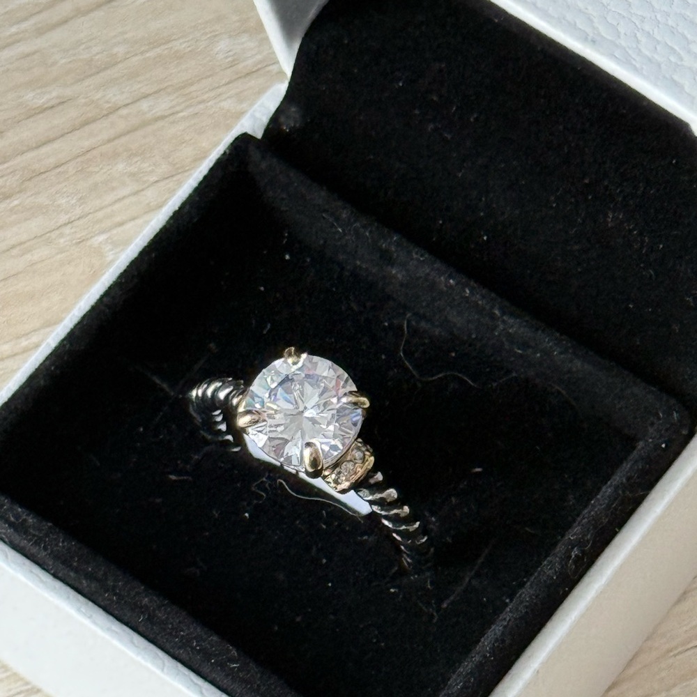 Elegant Silver and Gold Ring, Clear CZ stone - Picture 4 of 4
